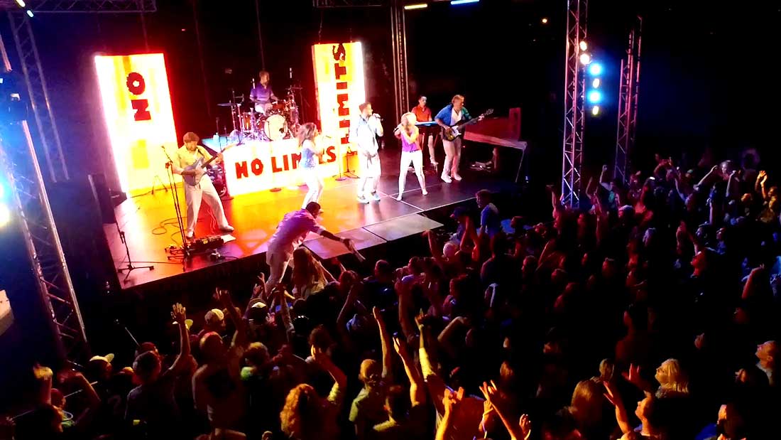 No Limits Party Wedding Dance Band with Large Crowd